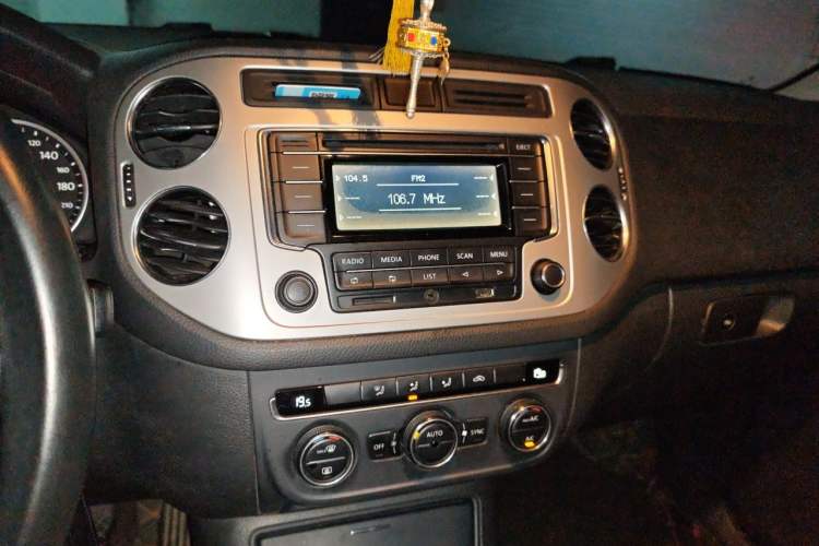 Used Volkswagen Tiguan 2013 1.8 TSI Automatic Two-Wheel Drive Comfort Edition Audio And AC Panel