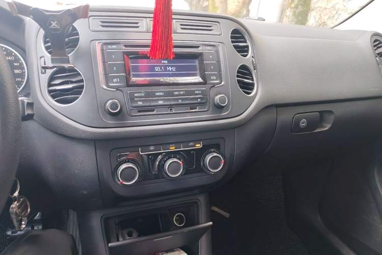 Used Volkswagen Tiguan 2013 1.8TSI Automatic Two-Wheel Drive Trend Edition Audio And AC Panel