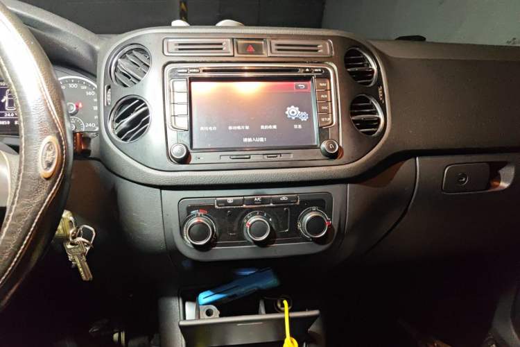 Used Volkswagen Tiguan 2013 1.8TSI Automatic Two-Wheel Drive Trend Edition Audio And AC Panel
