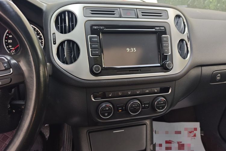 Used Volkswagen Tiguan 2013 1.8 TSI Automatic All-Wheel Drive Luxury Model Audio And AC Panel
