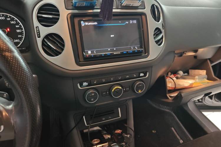 Used Volkswagen Tiguan 2013 2.0 TSI Automatic All-Wheel-Drive Flagship Edition Audio And AC Panel