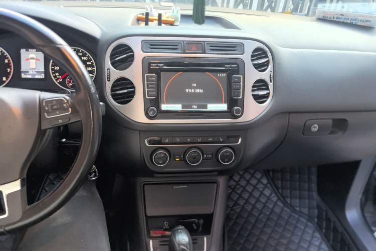 Used Volkswagen Tiguan 2013 1.8TSI Automatic Two-Wheel Drive Luxury Model Audio And AC Panel
