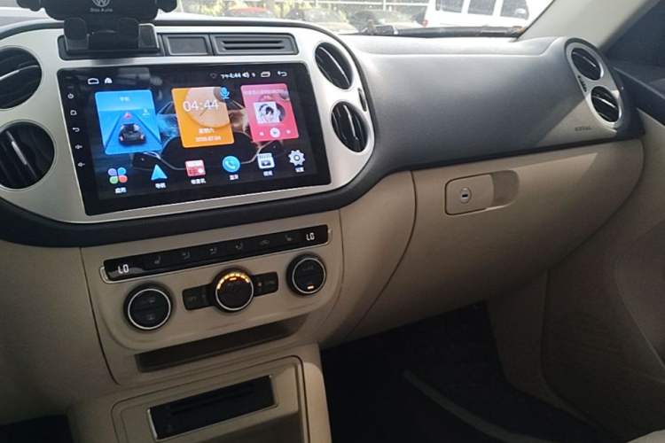 Used Volkswagen Tiguan 2013 1.8 TSI Automatic Two-Wheel Drive Comfort Edition Audio And AC Panel