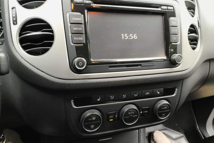 Used Volkswagen Tiguan 2013 1.8TSI Automatic Two-Wheel Drive Luxury Model Audio And AC Panel