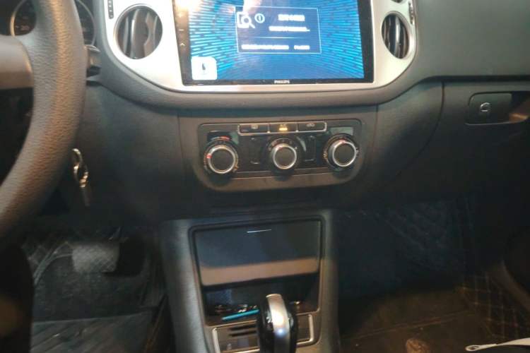 Used Volkswagen Tiguan 2013 1.8TSI Automatic Two-Wheel Drive Trend Edition Audio And AC Panel