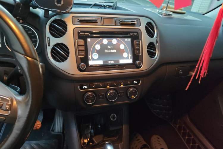 Used Volkswagen Tiguan 2013 1.8TSI Automatic Two-Wheel Drive Luxury Model Audio And AC Panel