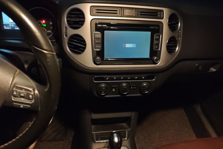 Used Volkswagen Tiguan 2013 2.0 TSI Automatic All-Wheel Drive Luxury Edition Audio And AC Panel