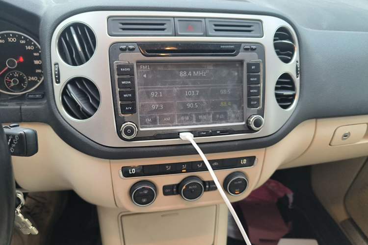 Used Volkswagen Tiguan 2013 1.8 TSI Automatic Two-Wheel Drive Comfort Edition Audio And AC Panel