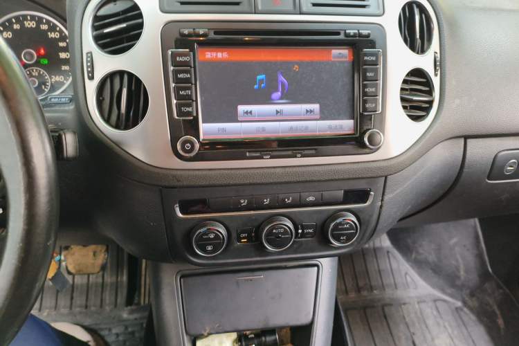 Used Volkswagen Tiguan 2013 1.8 TSI Automatic Two-Wheel Drive Comfort Edition Audio And AC Panel