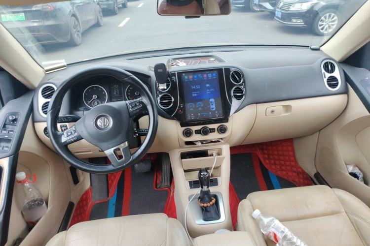 Used Volkswagen Tiguan 2013 1.8TSI Automatic All-Wheel-Drive Comfort Edition Center Console