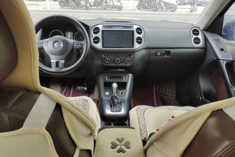 Used Volkswagen Tiguan 2013 2.0 TSI Automatic All-Wheel-Drive Flagship Edition Center Console