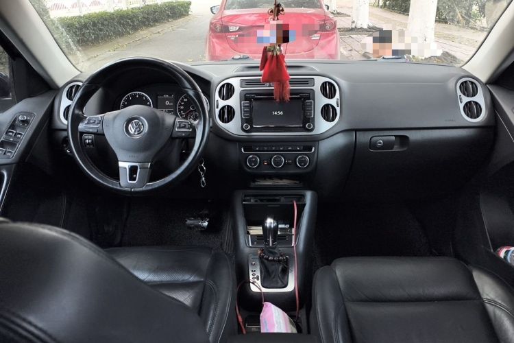 Used Volkswagen Tiguan 2013 1.8 TSI Automatic All-Wheel Drive Luxury Model Center Console
