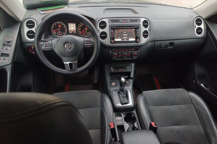 Used Volkswagen Tiguan 2013 2.0 TSI Automatic All-Wheel-Drive Flagship Edition Center Console