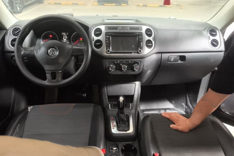Used Volkswagen Tiguan 2013 1.8TSI Automatic Two-Wheel Drive Trend Edition Center Console