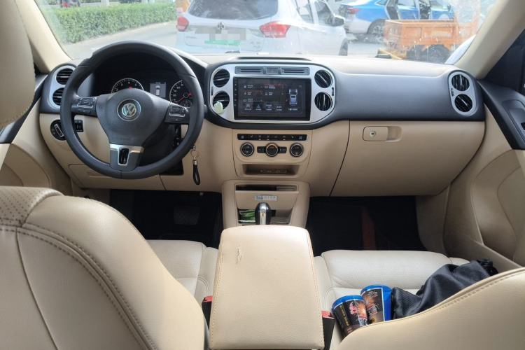 Used Volkswagen Tiguan 2013 1.8 TSI Automatic All-Wheel Drive Luxury Model Center Console
