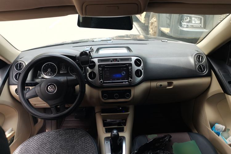 Used Volkswagen Tiguan 2013 1.8TSI Automatic Two-Wheel Drive Trend Edition Center Console