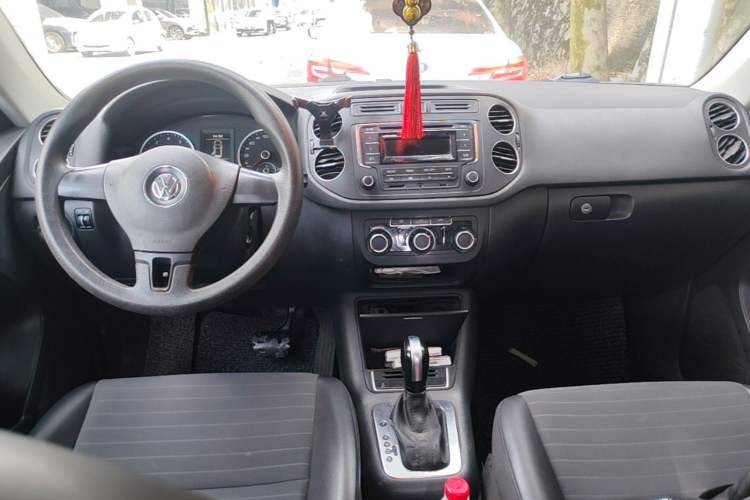 Used Volkswagen Tiguan 2013 1.8TSI Automatic Two-Wheel Drive Trend Edition Center Console
