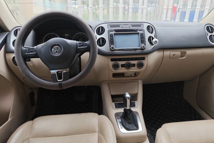 Used Volkswagen Tiguan 2013 1.8 TSI Automatic Two-Wheel Drive Comfort Edition Center Console
