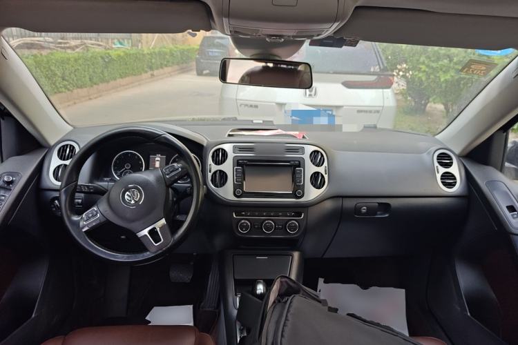 Used Volkswagen Tiguan 2013 1.8 TSI Automatic All-Wheel Drive Luxury Model Center Console
