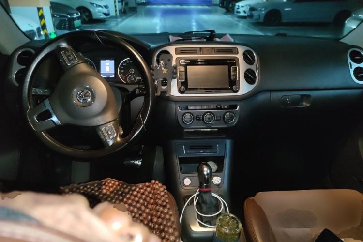 Used Volkswagen Tiguan 2013 2.0 TSI Automatic All-Wheel-Drive Flagship Edition Center Console