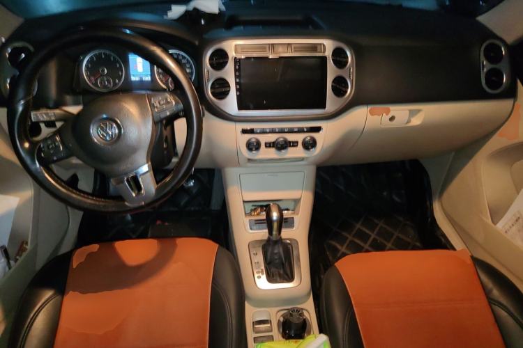 Used Volkswagen Tiguan 2013 1.8 TSI Automatic All-Wheel Drive Luxury Model Center Console