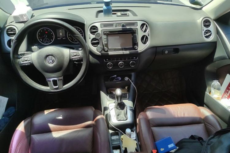 Used Volkswagen Tiguan 2013 1.8 TSI Automatic All-Wheel Drive Luxury Model Center Console
