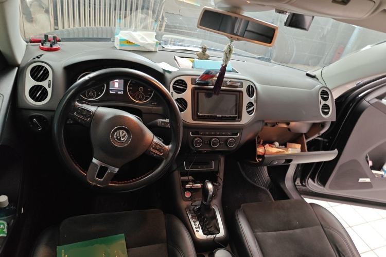 Used Volkswagen Tiguan 2013 2.0 TSI Automatic All-Wheel-Drive Flagship Edition Center Console