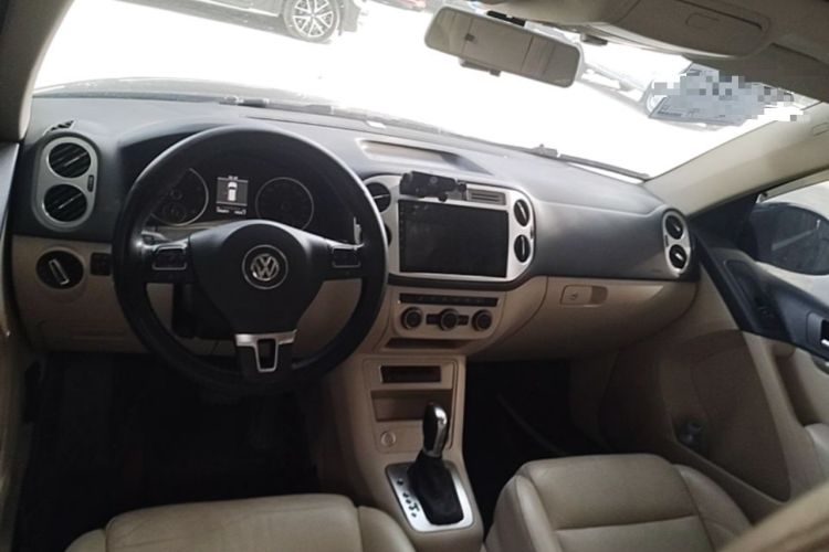 Used Volkswagen Tiguan 2013 1.8 TSI Automatic Two-Wheel Drive Comfort Edition Center Console