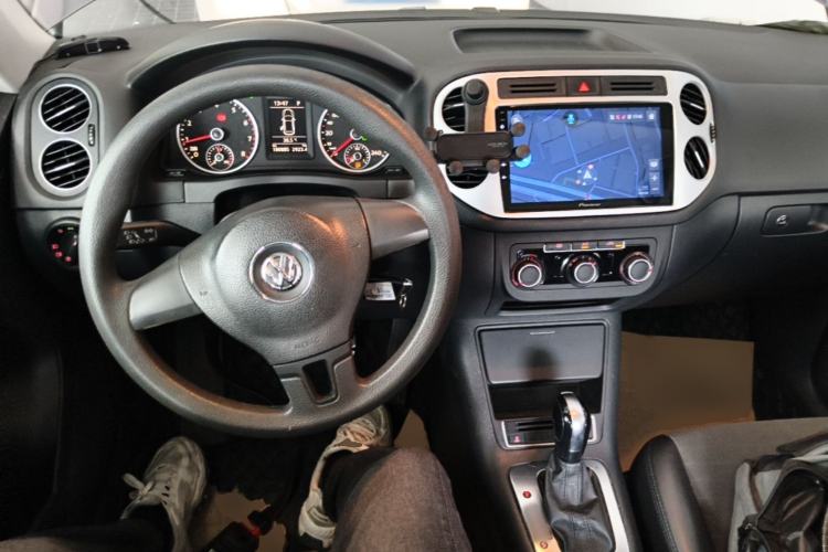 Used Volkswagen Tiguan 2013 1.8TSI Automatic Two-Wheel Drive Trend Edition Center Console
