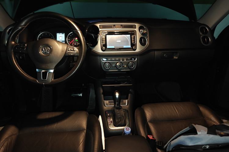 Used Volkswagen Tiguan 2013 2.0 TSI Automatic All-Wheel Drive Luxury Edition Center Console