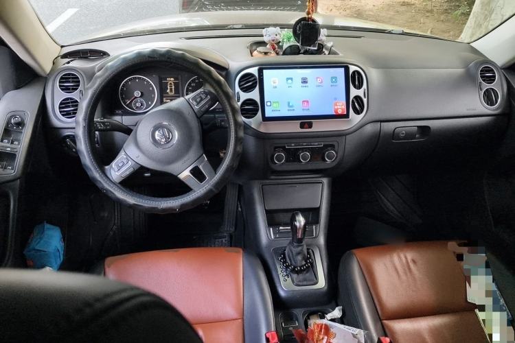 Used Volkswagen Tiguan 2013 1.8TSI Automatic Two-Wheel Drive Trend Edition Center Console
