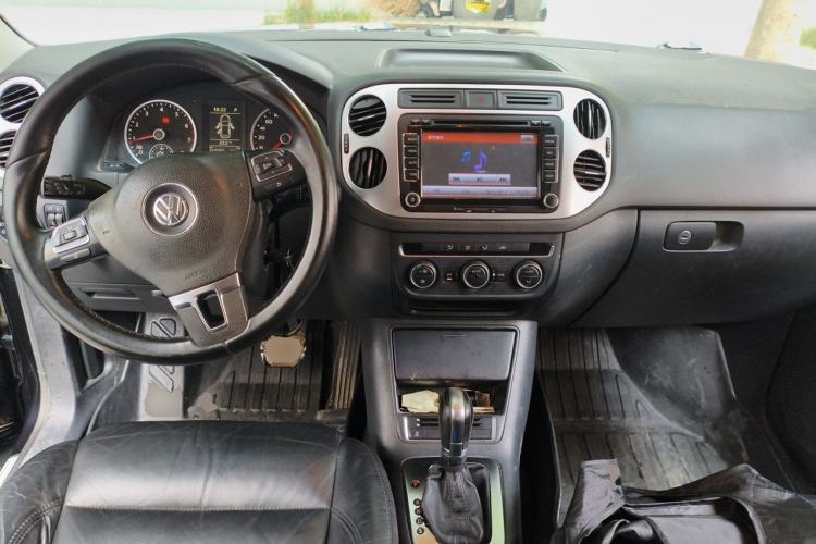 Used Volkswagen Tiguan 2013 1.8 TSI Automatic Two-Wheel Drive Comfort Edition Center Console