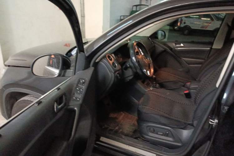 Used Volkswagen Tiguan 2013 2.0 TSI Automatic All-Wheel Drive Luxury Edition Driver Seat