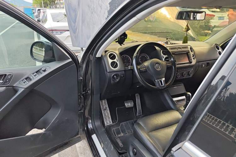 Used Volkswagen Tiguan 2013 1.8 TSI Automatic All-Wheel Drive Luxury Model Driver Seat