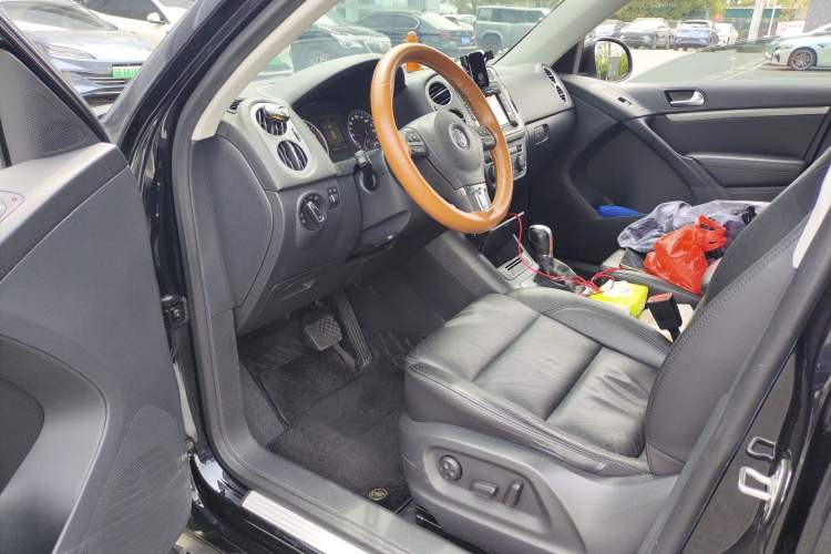 Used Volkswagen Tiguan 2013 2.0 TSI Automatic All-Wheel Drive Luxury Edition Driver Seat
