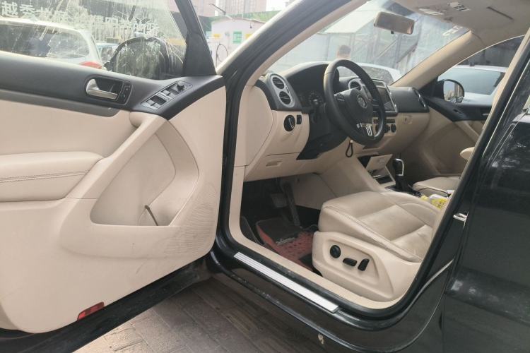 Used Volkswagen Tiguan 2013 1.8 TSI Automatic All-Wheel Drive Luxury Model Driver Seat