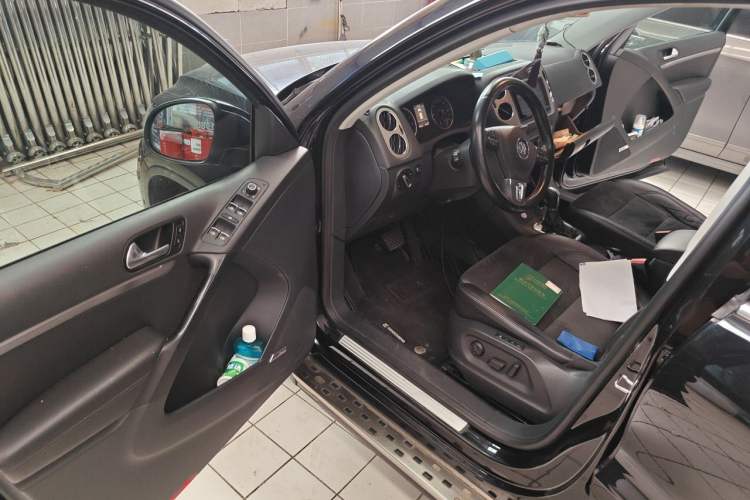 Used Volkswagen Tiguan 2013 2.0 TSI Automatic All-Wheel-Drive Flagship Edition Driver Seat