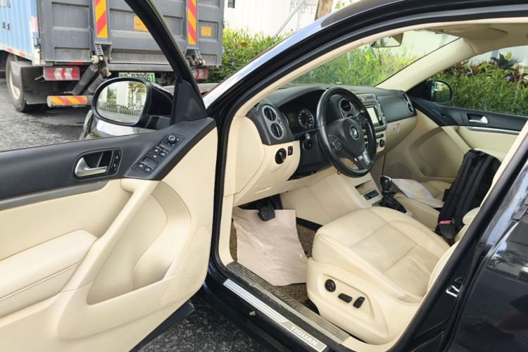 Used Volkswagen Tiguan 2013 1.8 TSI Automatic All-Wheel Drive Luxury Model Driver Seat