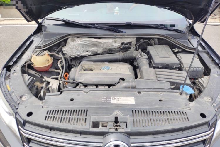 Used Volkswagen Tiguan 2013 2.0 TSI Automatic All-Wheel Drive Luxury Edition Engine Bay