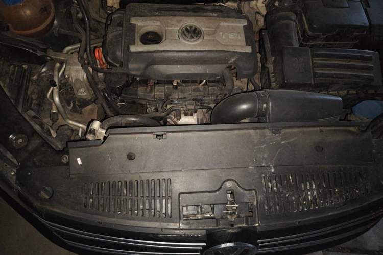 Used Volkswagen Tiguan 2013 1.8TSI Automatic Two-Wheel Drive Trend Edition Engine Bay