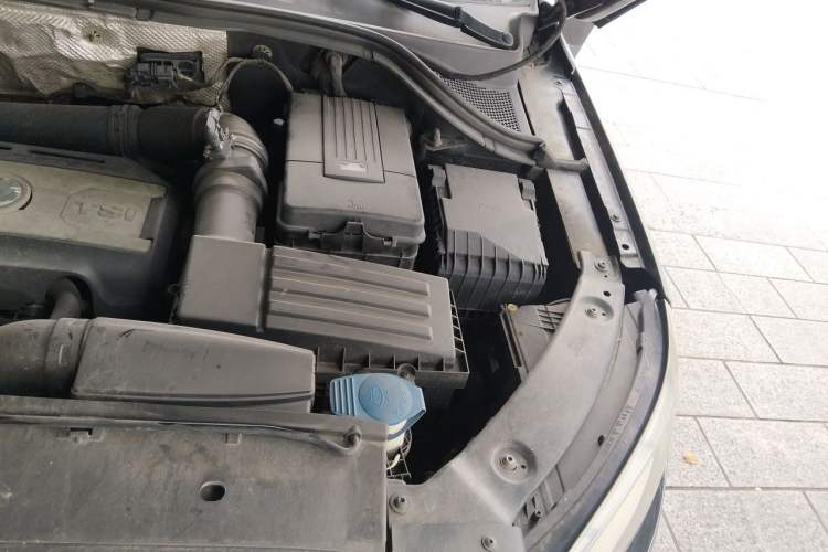 Used Volkswagen Tiguan 2013 2.0 TSI Automatic All-Wheel-Drive Flagship Edition Engine Bay Left