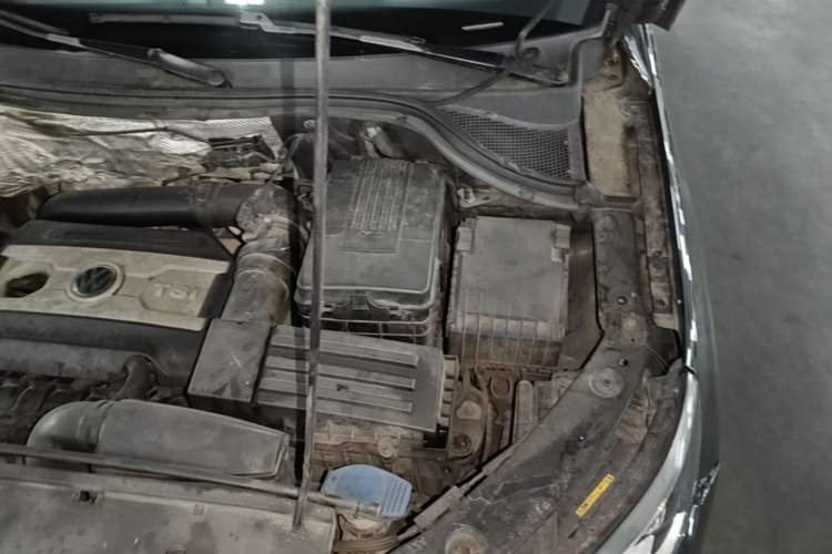 Used Volkswagen Tiguan 2013 1.8 TSI Automatic Two-Wheel Drive Comfort Edition Engine Bay Left