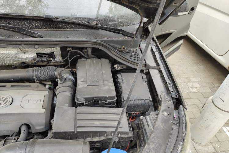 Used Volkswagen Tiguan 2013 2.0 TSI Automatic All-Wheel-Drive Flagship Edition Engine Bay Left