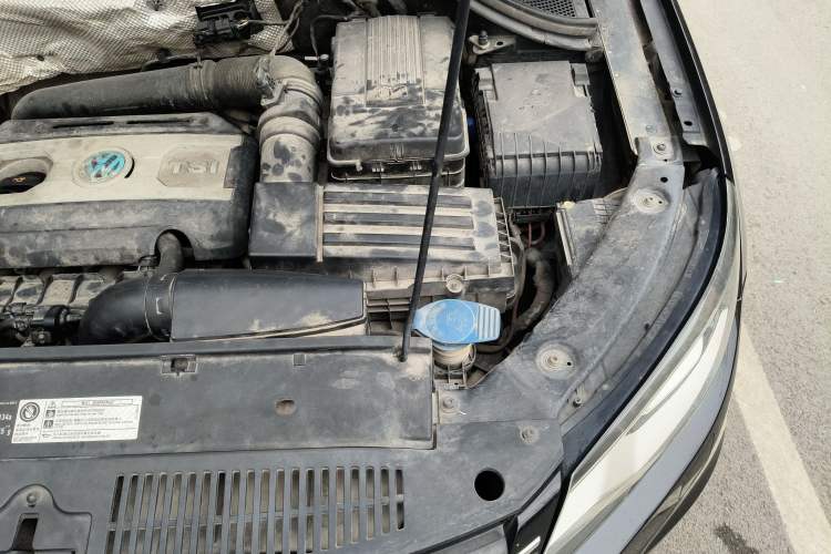 Used Volkswagen Tiguan 2013 2.0 TSI Automatic All-Wheel-Drive Flagship Edition Engine Bay Left