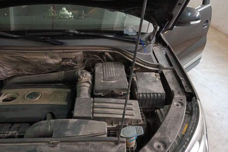 Used Volkswagen Tiguan 2013 2.0 TSI Automatic All-Wheel Drive Luxury Edition Engine Bay Left