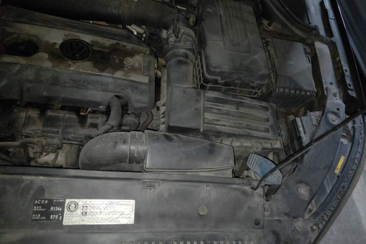 Used Volkswagen Tiguan 2013 1.8 TSI Automatic All-Wheel Drive Luxury Model Engine Bay Left