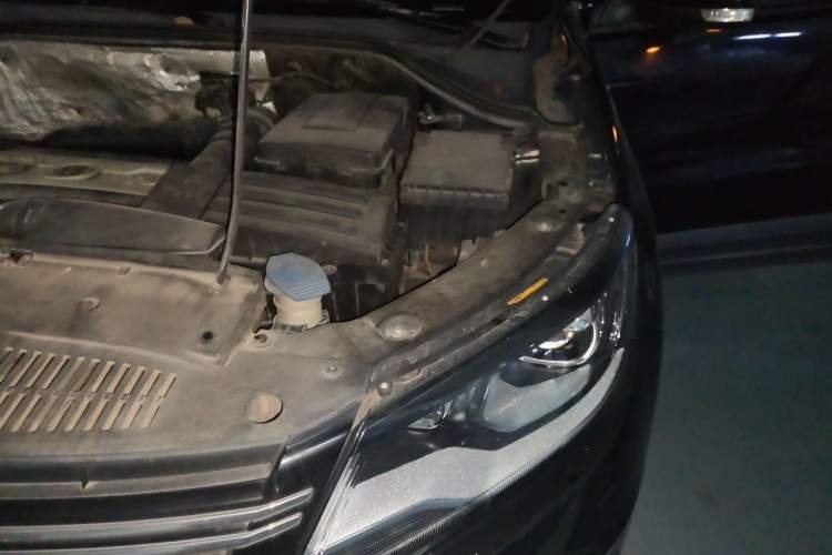 Used Volkswagen Tiguan 2013 1.8 TSI Automatic Two-Wheel Drive Comfort Edition Engine Bay Left