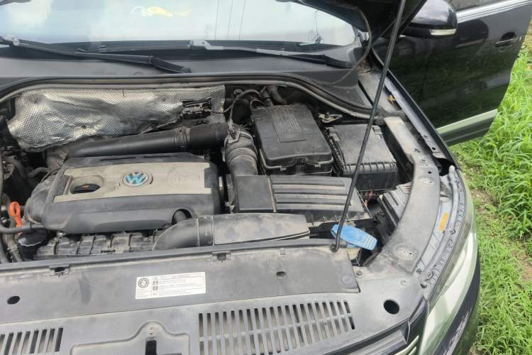 Used Volkswagen Tiguan 2013 2.0 TSI Automatic All-Wheel Drive Luxury Edition Engine Bay Left