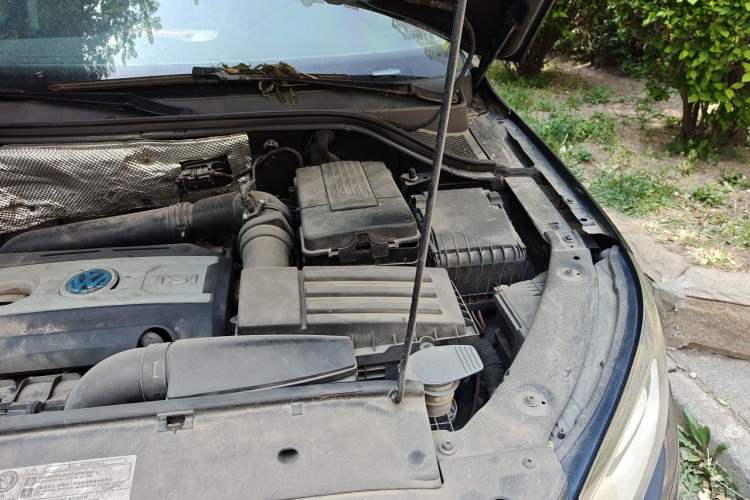 Used Volkswagen Tiguan 2013 1.8 TSI Automatic All-Wheel Drive Luxury Model Engine Bay Left