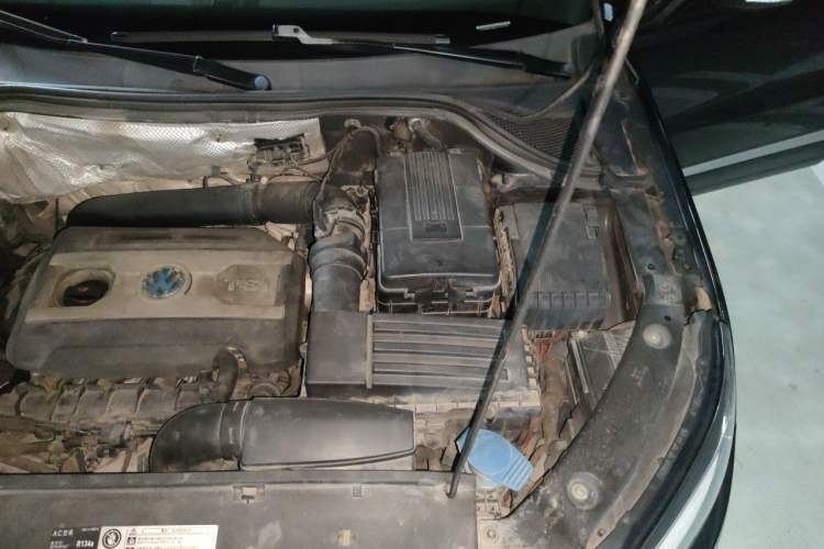Used Volkswagen Tiguan 2013 2.0 TSI Automatic All-Wheel-Drive Flagship Edition Engine Bay Left